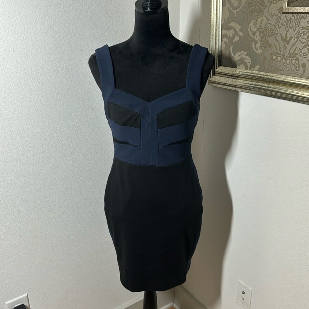 BCBGeneration blue black bodycon fit silhouette sweetheart cleavage dress Sz 6‎